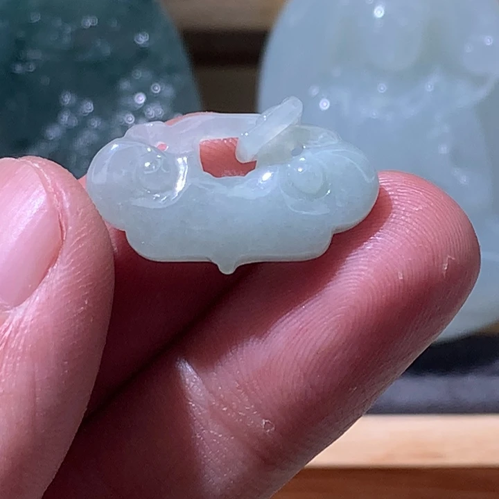 翡翠未镶嵌颈饰炸 如意锁