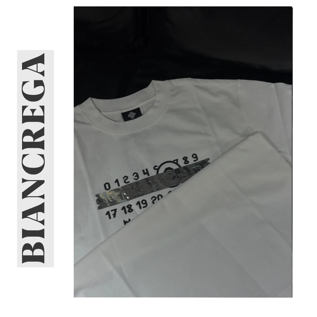 【王小国 x BIANCREGA】巴家“m6胶带日历”经典款T恤 5530