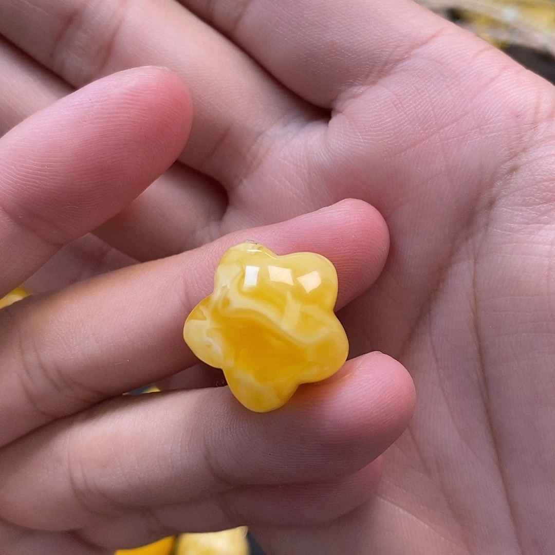 未镶嵌琥珀珠宝奇石小****铺