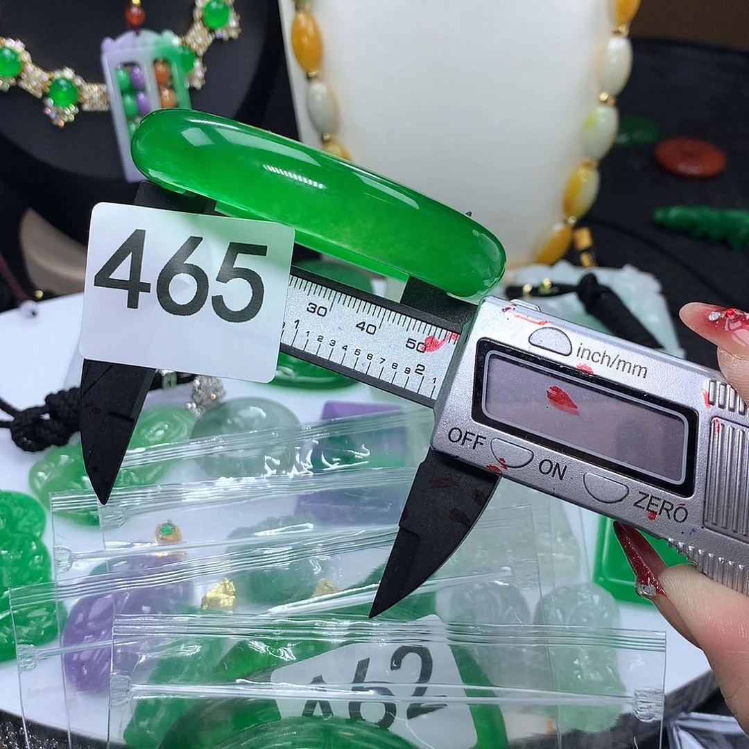 翡翠吊坠(赠链)未镶嵌