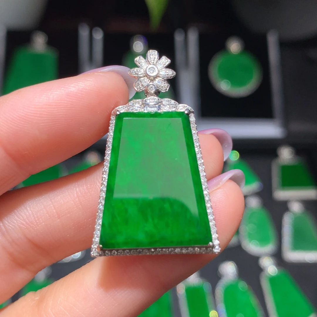 翡翠颈饰18K金镶嵌翡翠