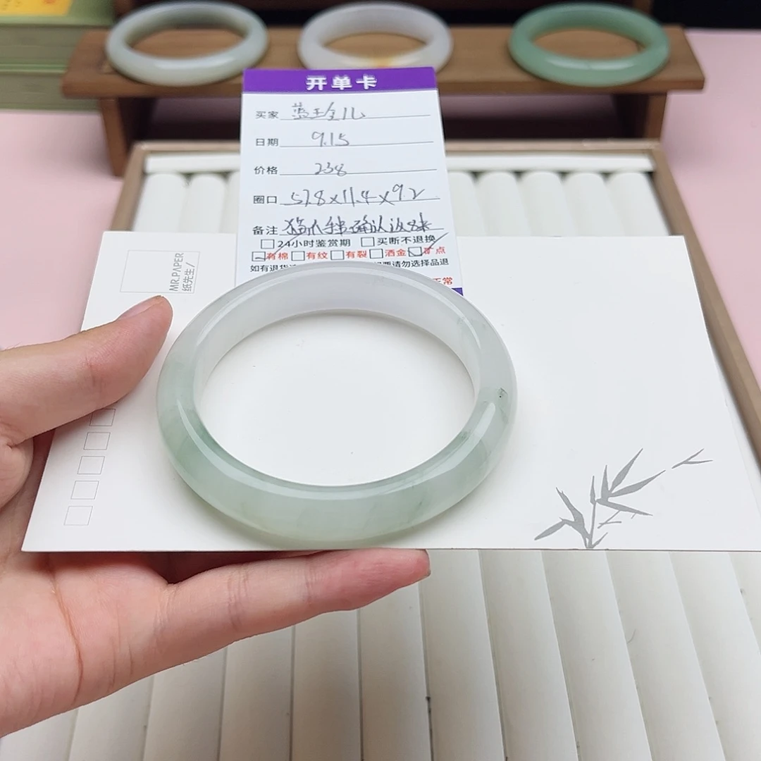 蓝***儿未镶嵌手镯石英质玉