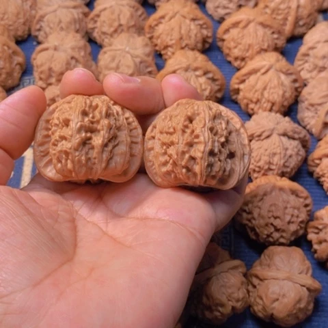 【闪购商品】吊坠文玩核桃一***华白狮子42