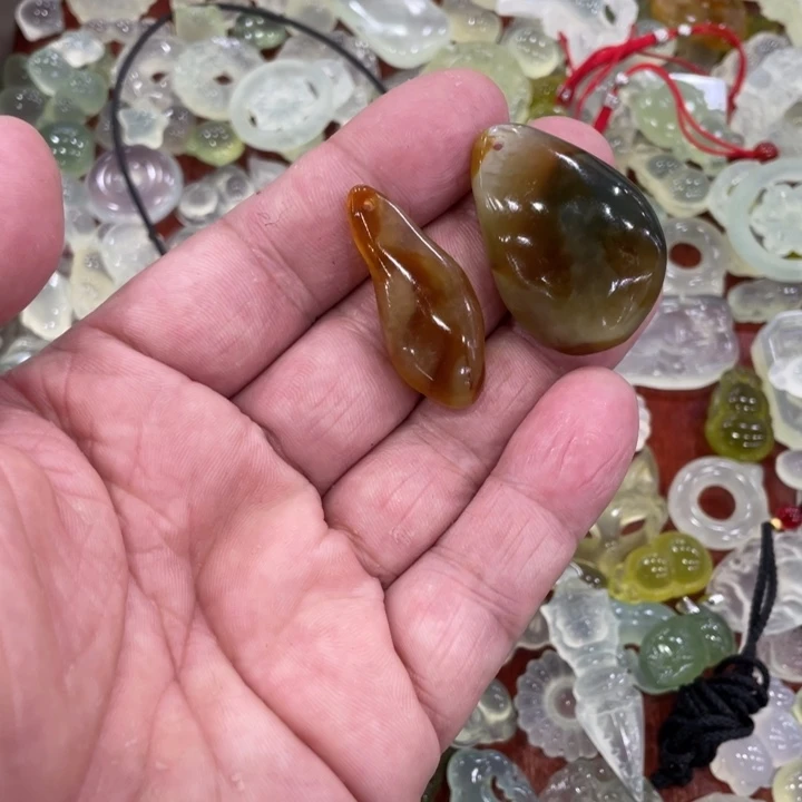 蛇纹石玉合金颈饰