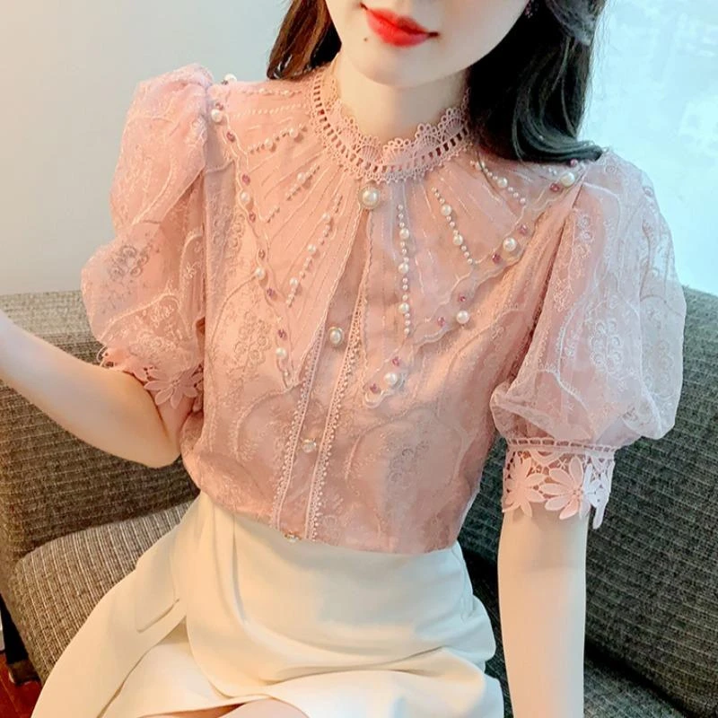 2025年夏季新款法式蕾丝衫女泡泡袖重工立领刺绣钩花洋气别致小衫
