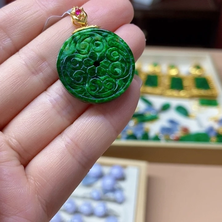 翡翠未镶嵌颈饰吊坠
