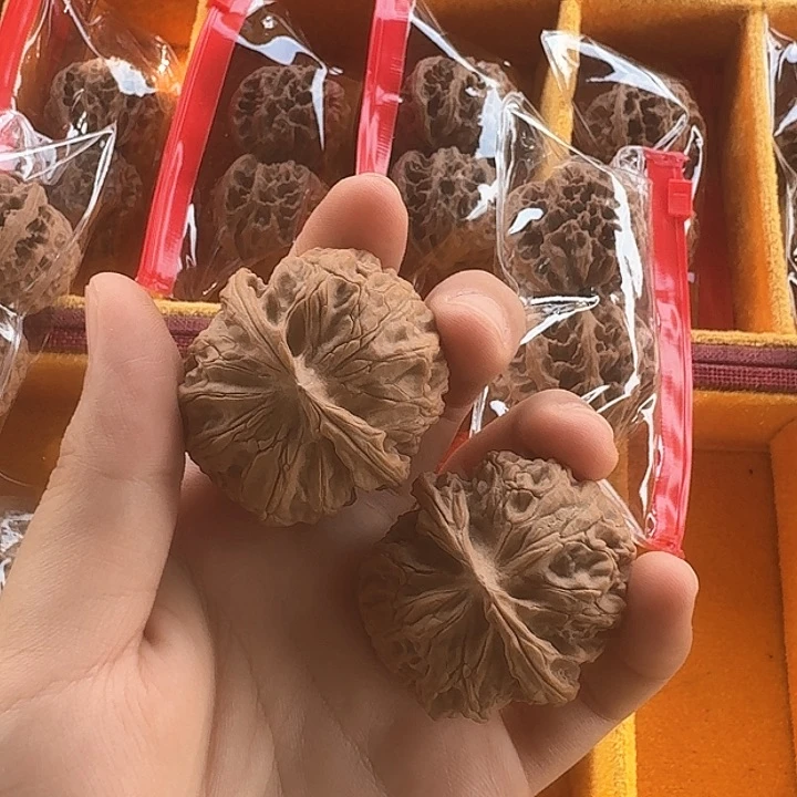 文玩核桃吊坠苹果园