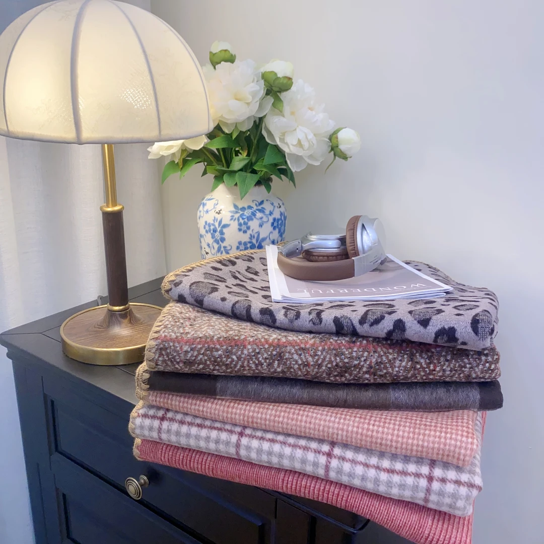 【雅趣】70*150披肩盖毯 捡漏！外贸休闲毯 柔软可铺可盖 多功能毯子