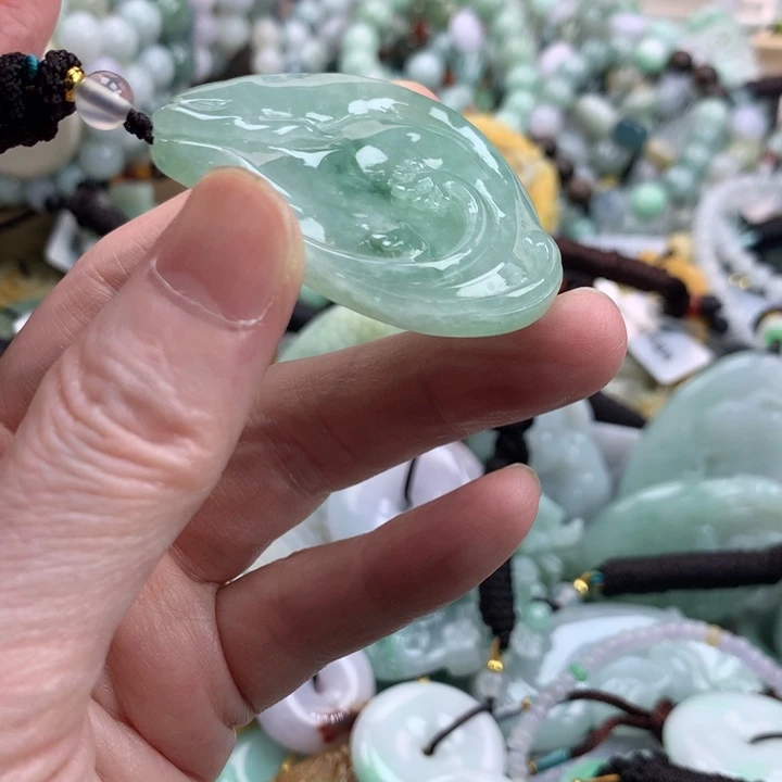 翡翠未镶嵌颈饰唐*s吊坠