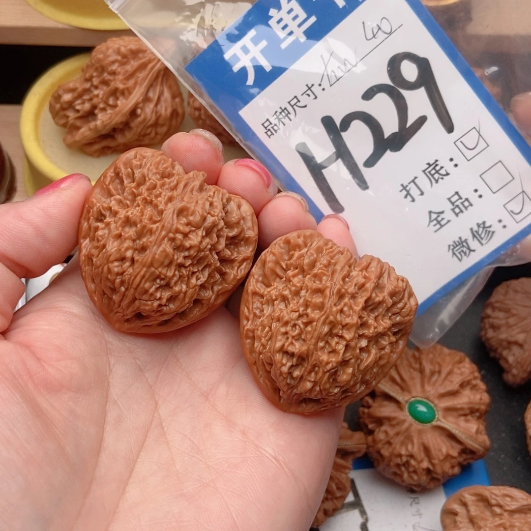 郑***七桃核吊坠核桃南疆