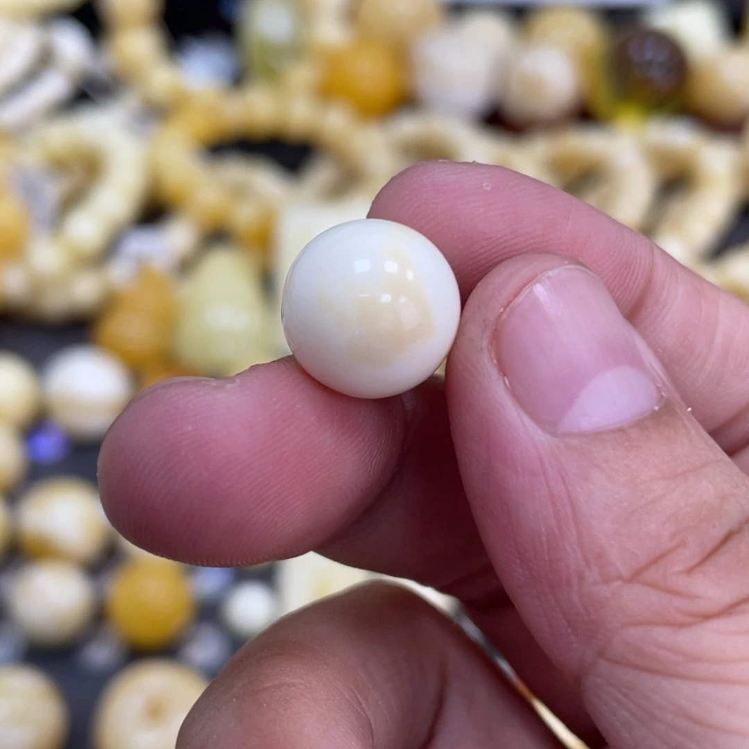 未镶嵌琥珀珠宝奇石12.6mm瓷白皮沁