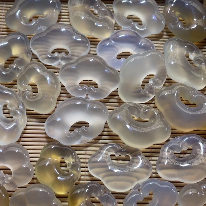 天然的玛瑙祥云锁