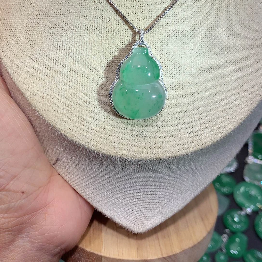 颈饰银S925镶嵌石英质玉（非洲翠）