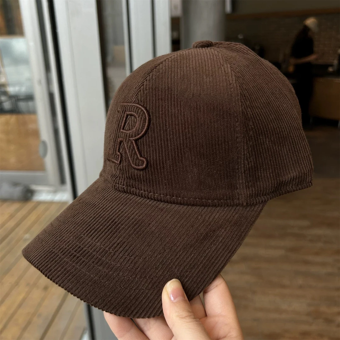 2025新款秋冬保暖灯芯绒显脸小棒球帽子女休闲百搭R字母鸭舌帽男