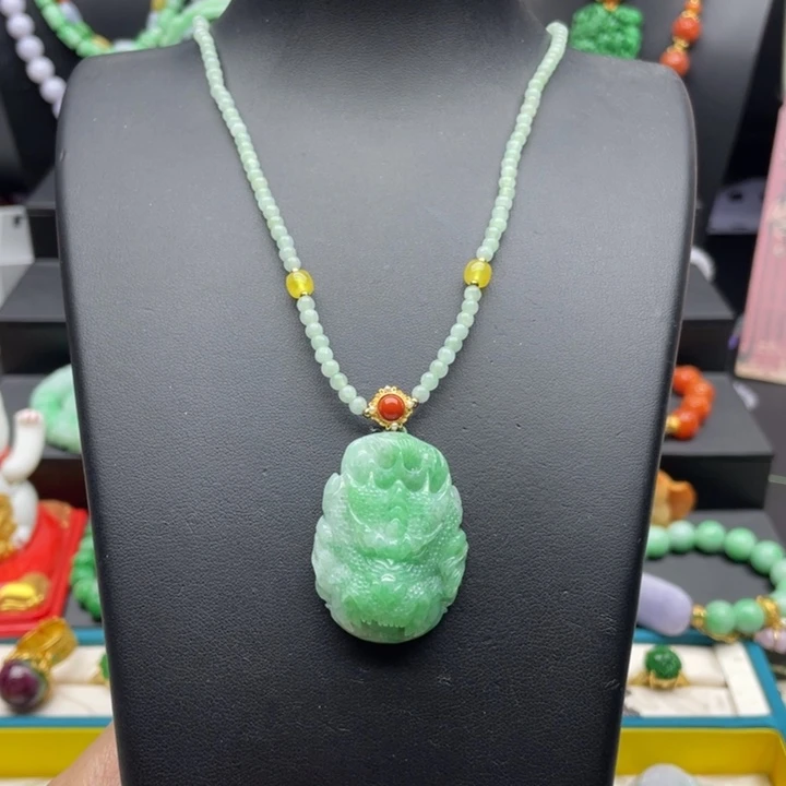 翡翠未镶嵌颈饰翡翠龙牌