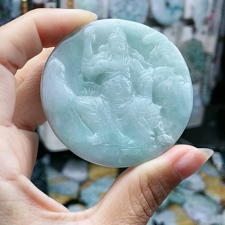 颈饰足铂镶嵌翡翠翡翠