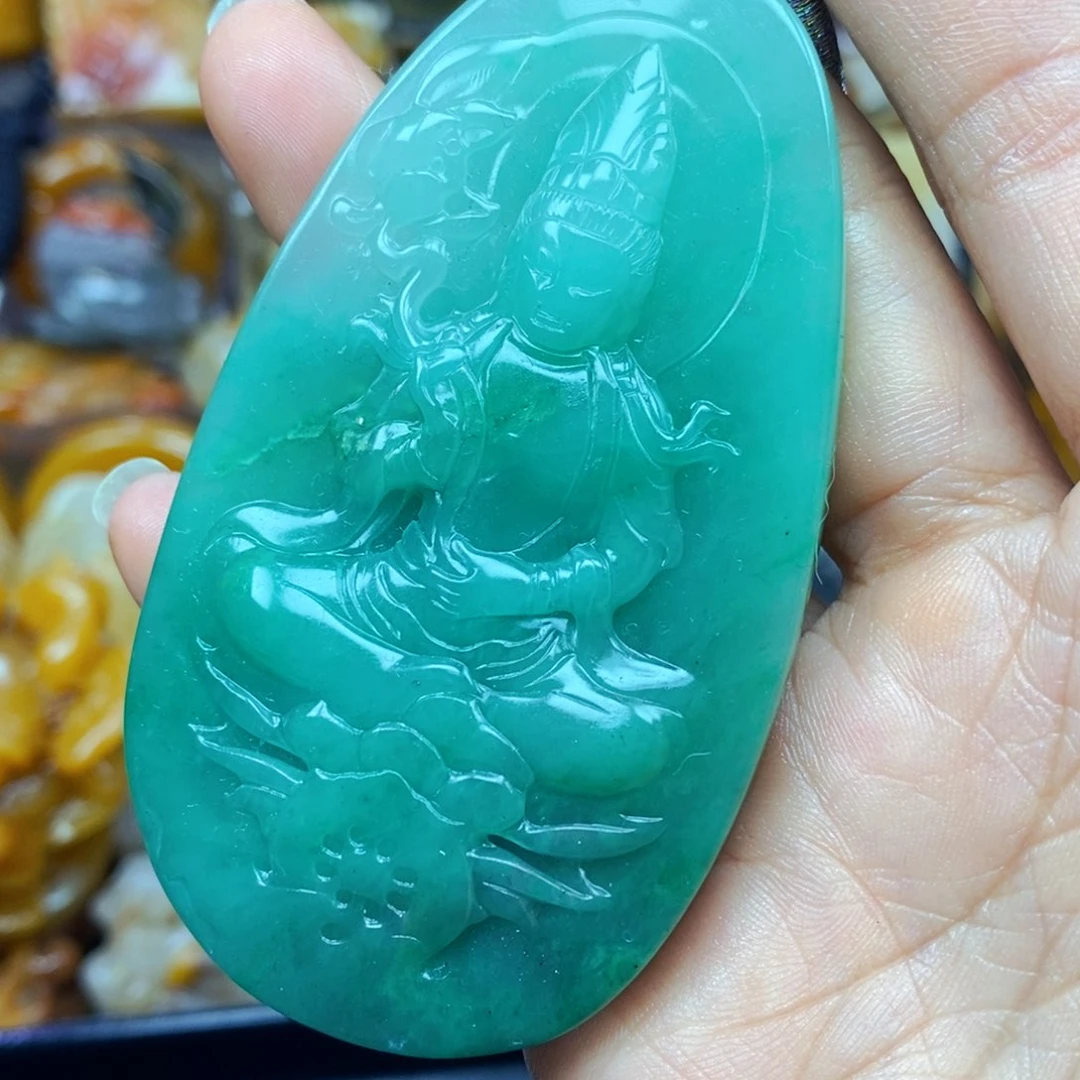 未镶嵌石英质玉（黄龙玉）颈饰