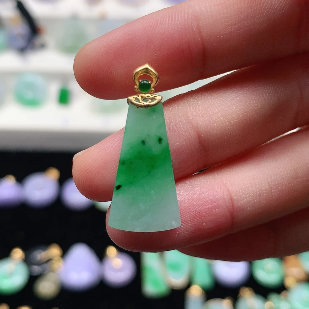 颈饰18K金镶嵌翡翠翡翠吊坠