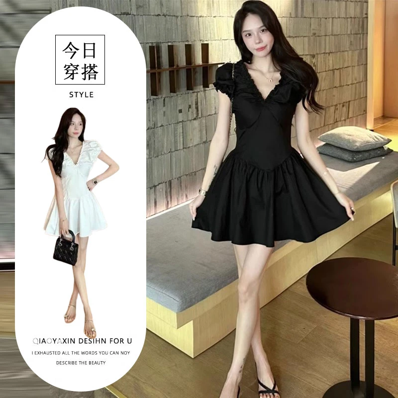 气质高级感V领褶皱短袖连衣裙女夏季法式赫本风收腰显瘦黑色短裙