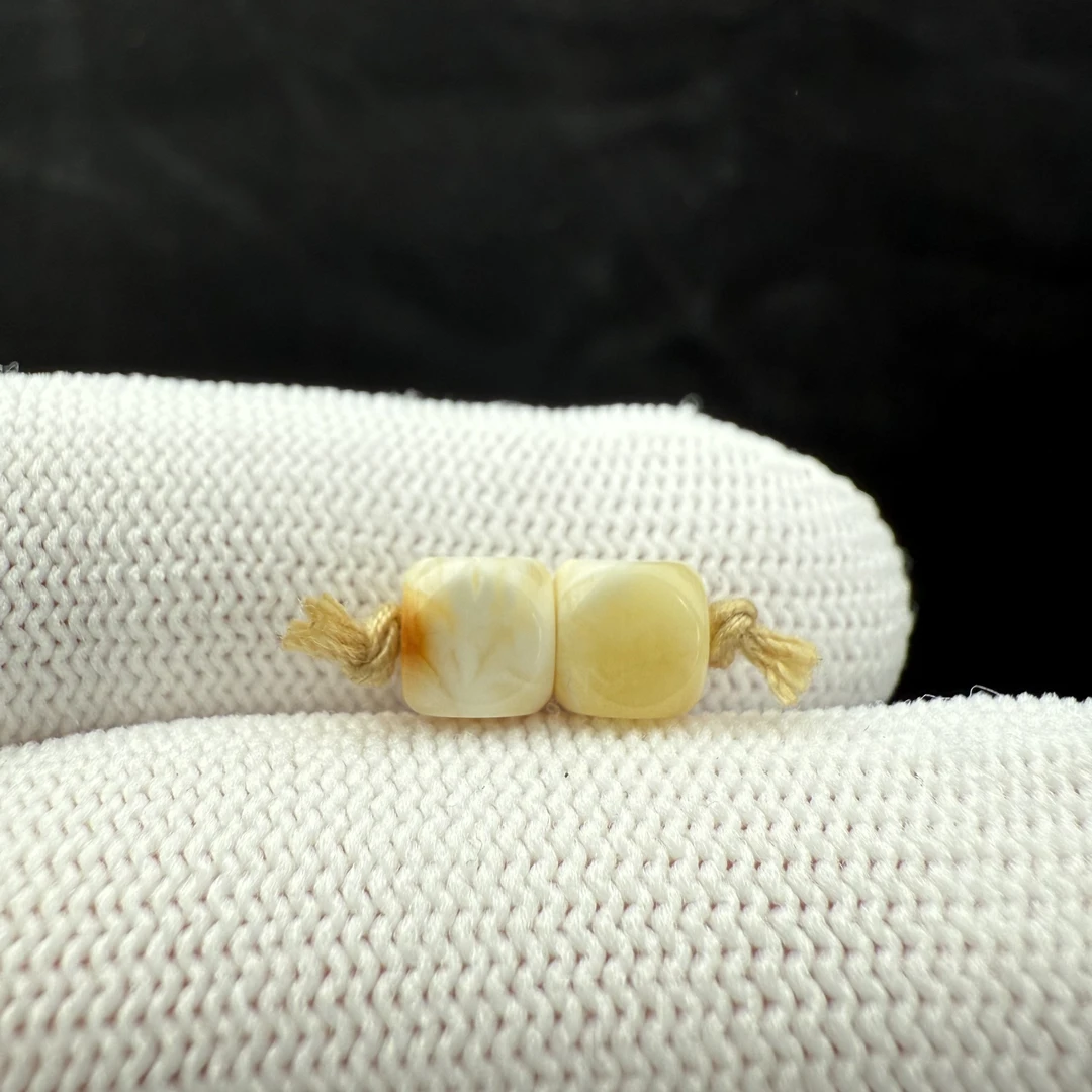 B6081 天然原矿俄料蜜蜡瑕疵特价5.6 mm一物一图 假一罚十