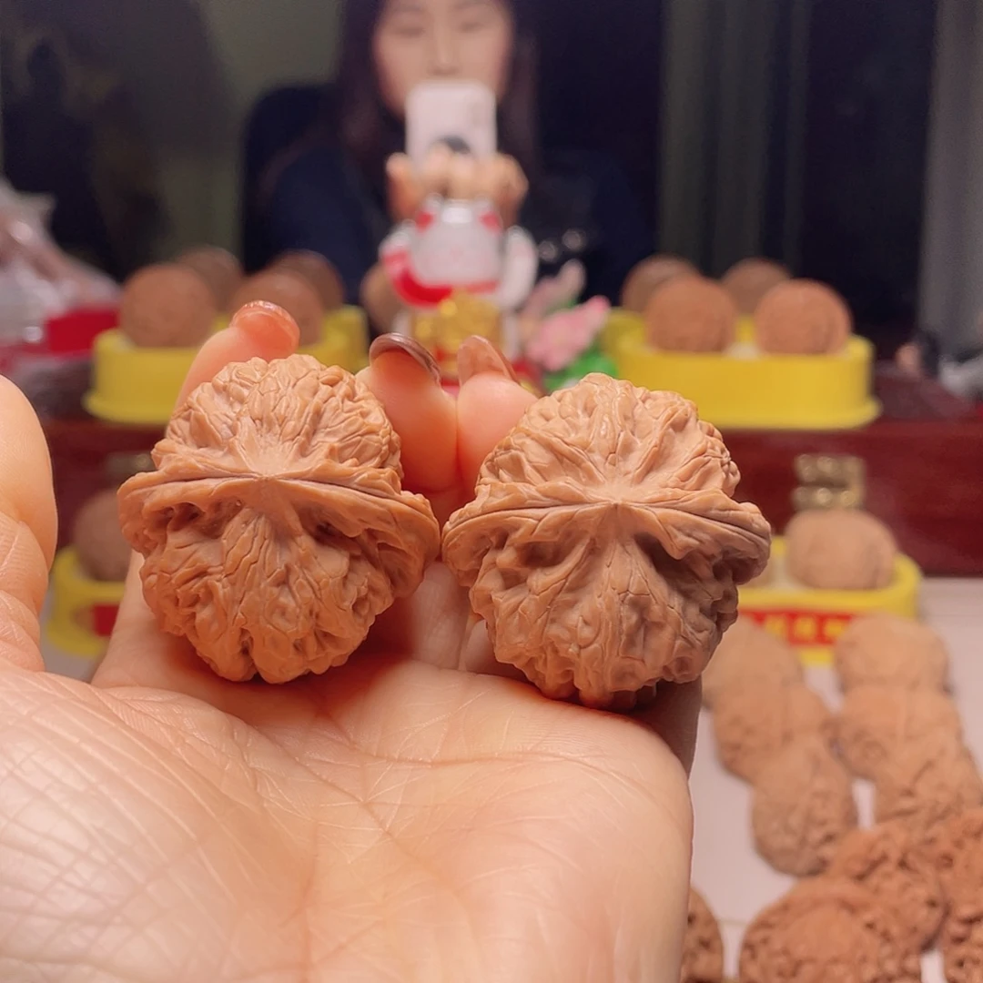 文玩核桃吊坠红锦鲤