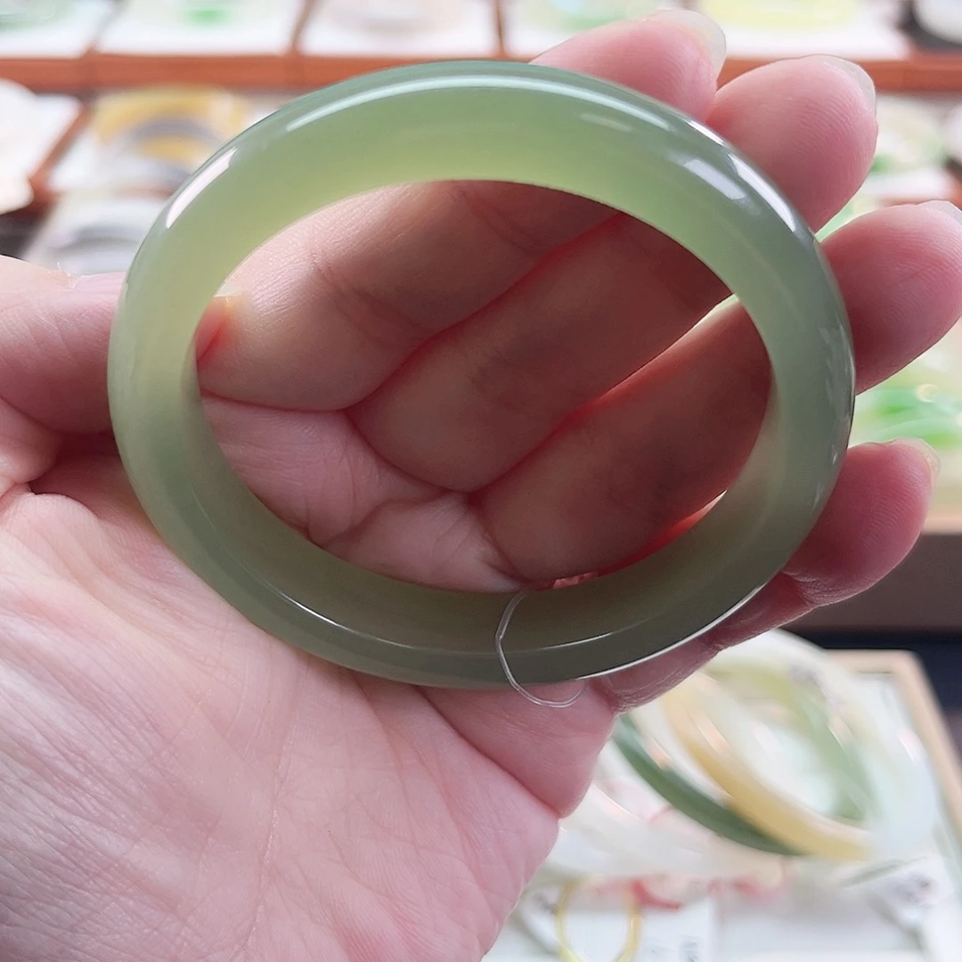 和田玉未镶嵌手镯