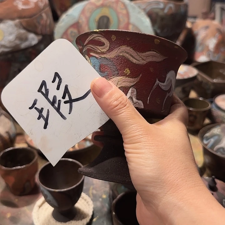 韩***续手工制作各种精美陶瓷