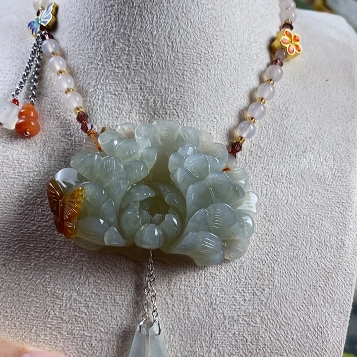 蛇纹石玉颈饰未镶嵌