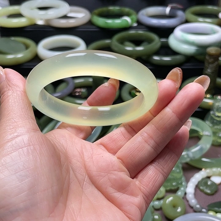 蛇纹石玉未镶嵌手镯