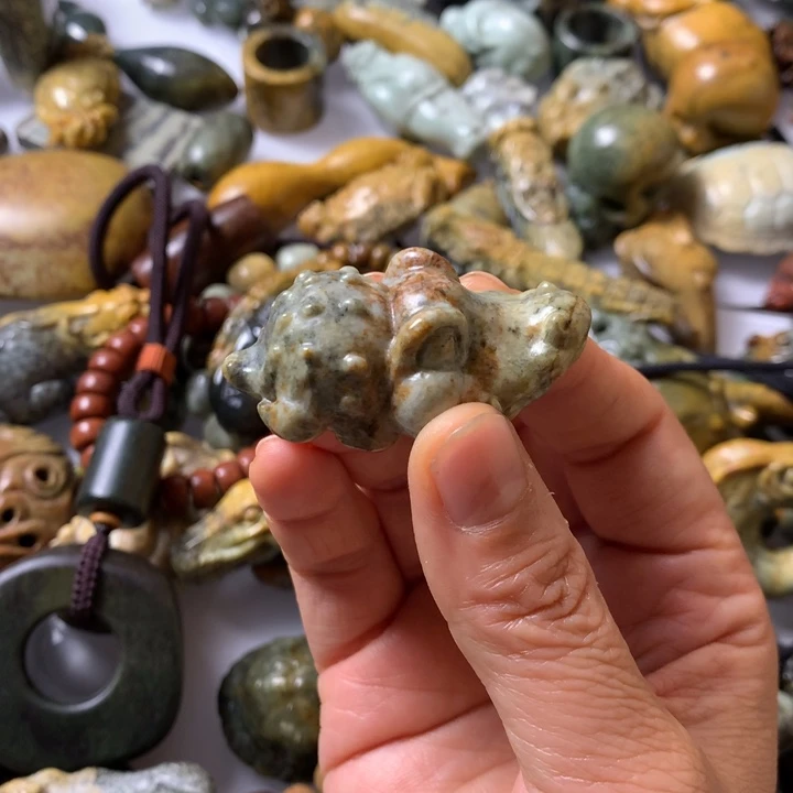 岫岩河磨玉（透闪石质玉）未镶嵌笔搁翱***鸟