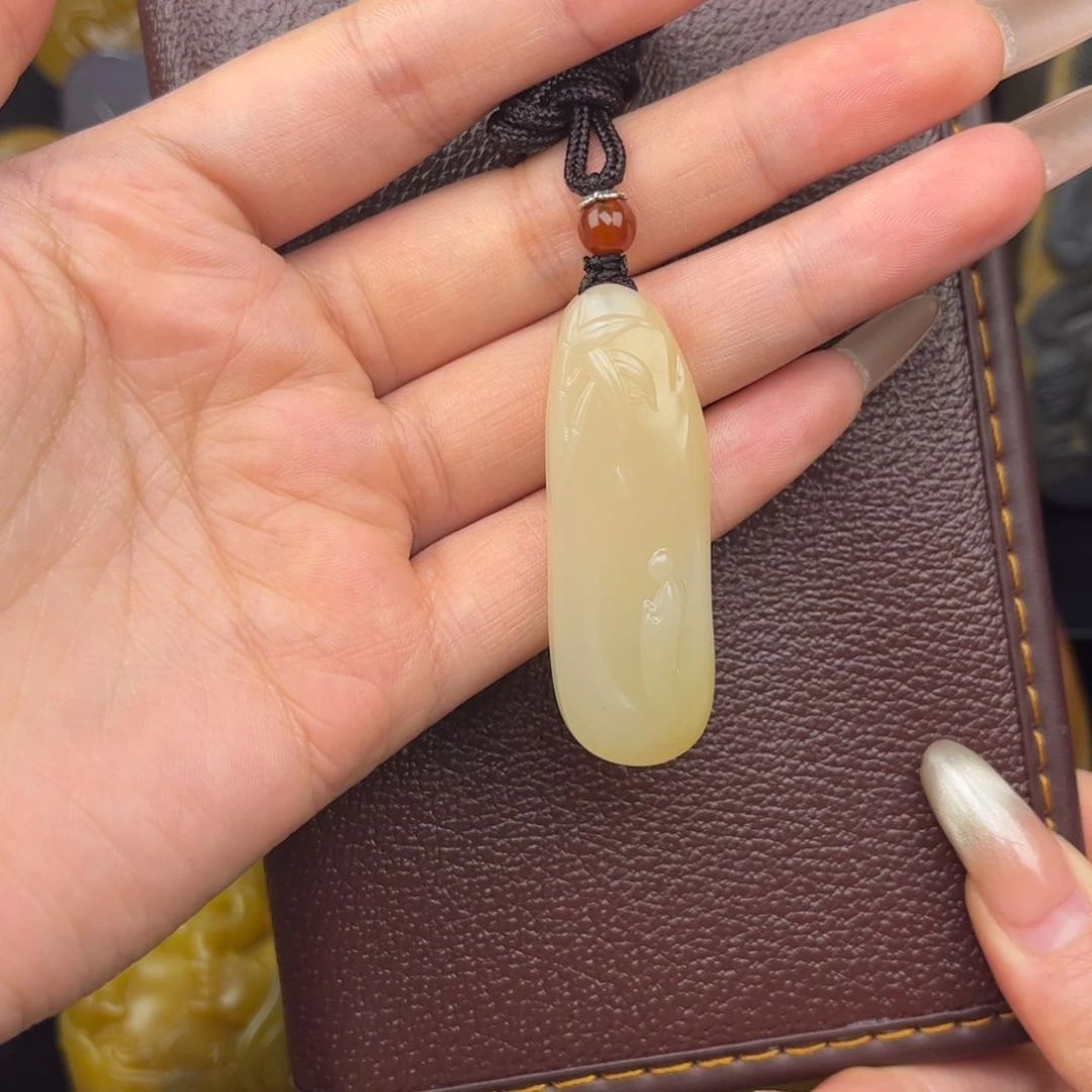 石英质玉黄蜡石吊坠未镶嵌凝*