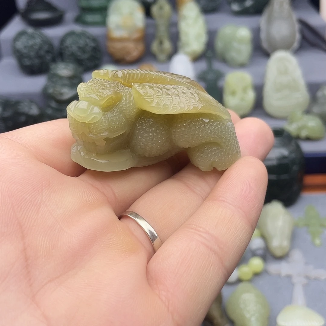 和田玉未镶嵌把件