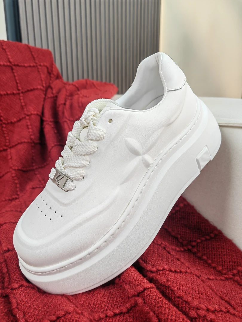 写思2422【克罗心5D压花】新款小白鞋女春季真皮厚底潮流百搭板鞋