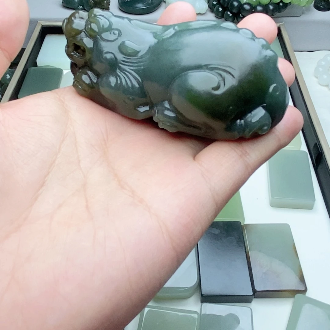和田玉未镶嵌颈饰炊**水