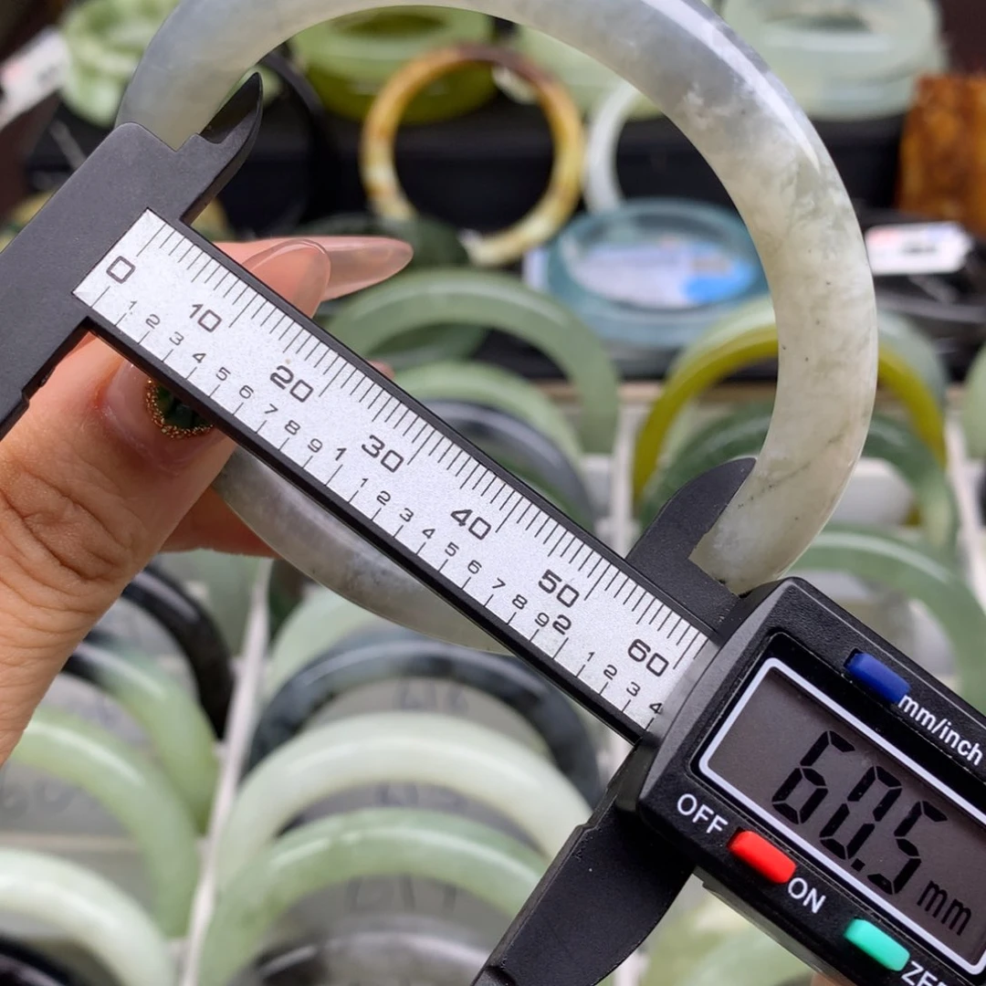 蛇纹石玉未镶嵌手镯601