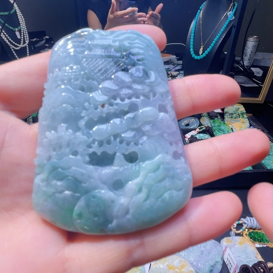 颈饰未镶嵌翡翠一个