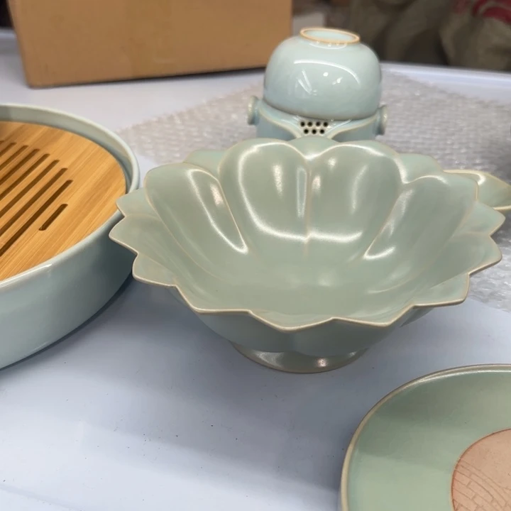 微瑕仿古不开片莲花果盘
