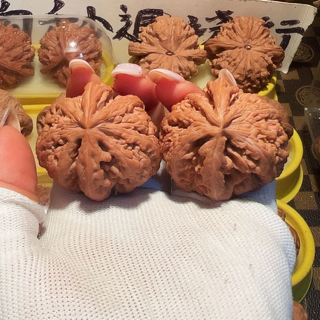 洋***粑吊坠文玩核桃大粗筋异形座山雕