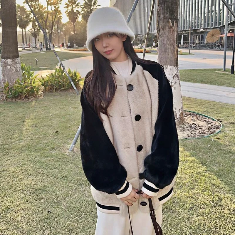 特大码秋冬女舒适耐磨短外套小香风毛绒休闲百搭宽松棒球服上衣