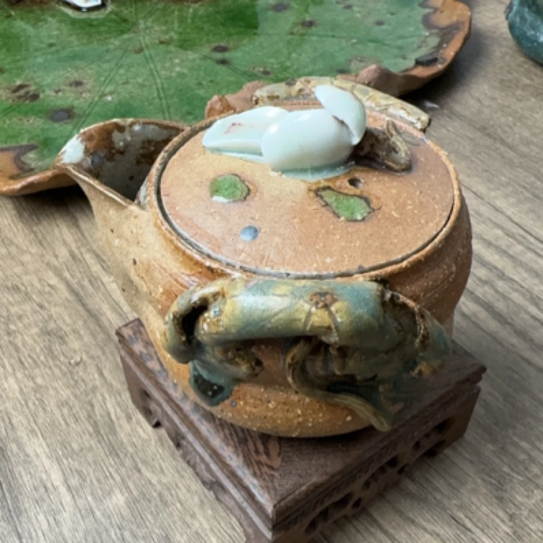 粗陶手捏荷花宝壶