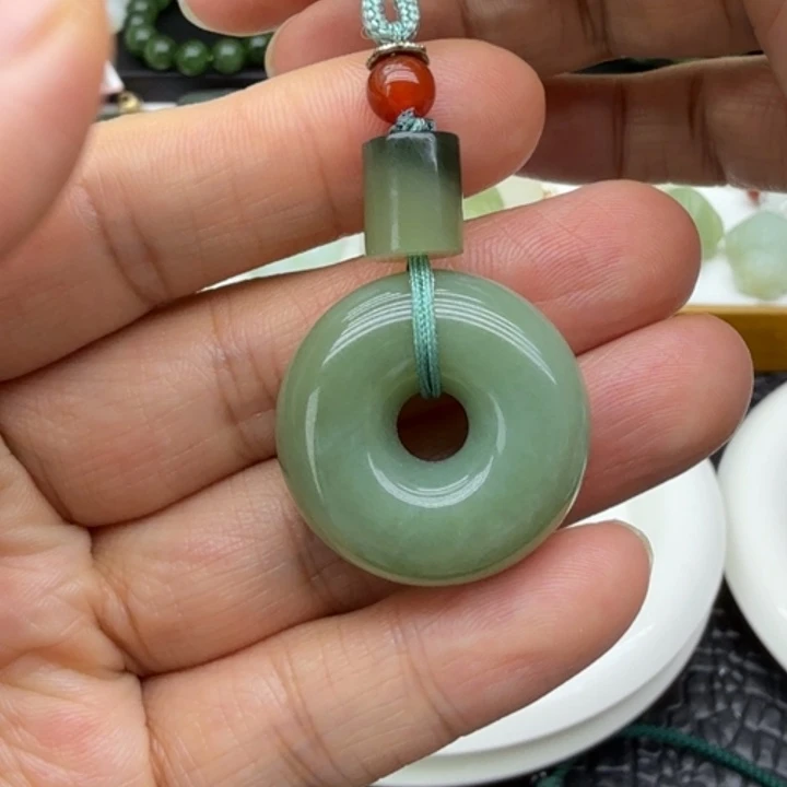 颈饰未镶嵌和田玉（糖玉）