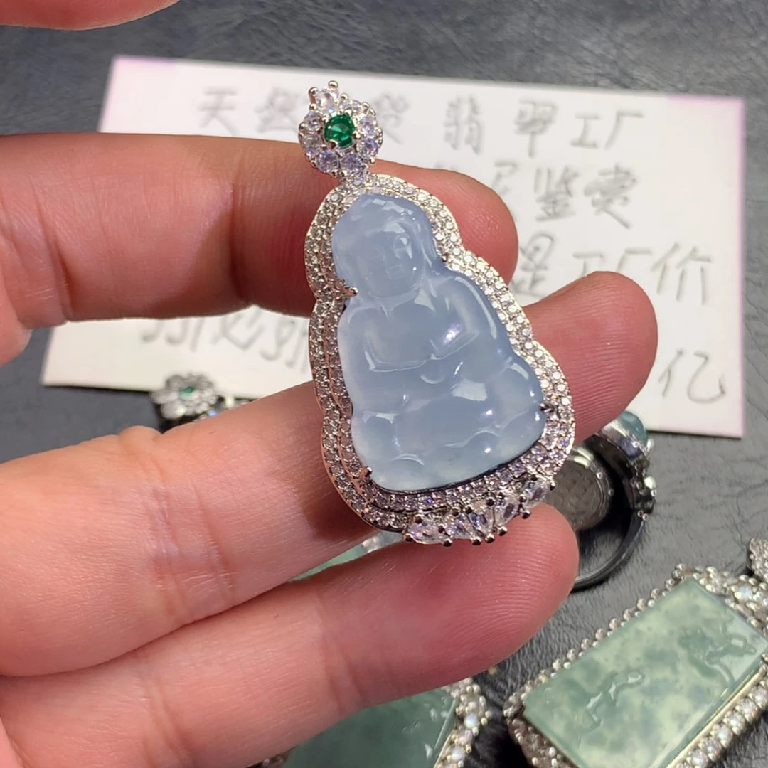 翡翠颈饰未镶嵌观音