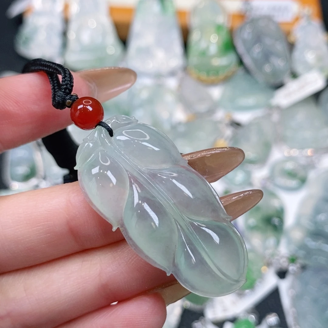 颈饰18K金镶嵌翡翠