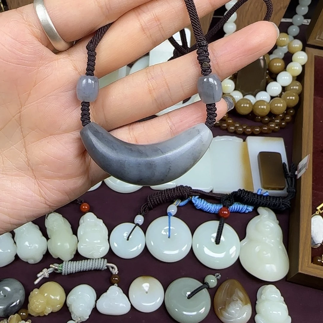 和田玉未镶嵌颈饰