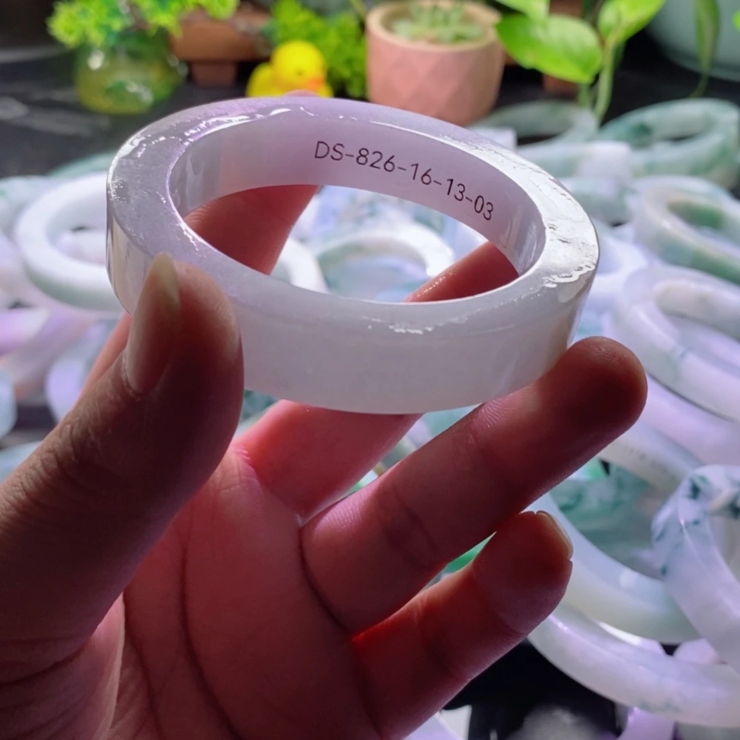 卖***姐定制翡翠未镶嵌手镯