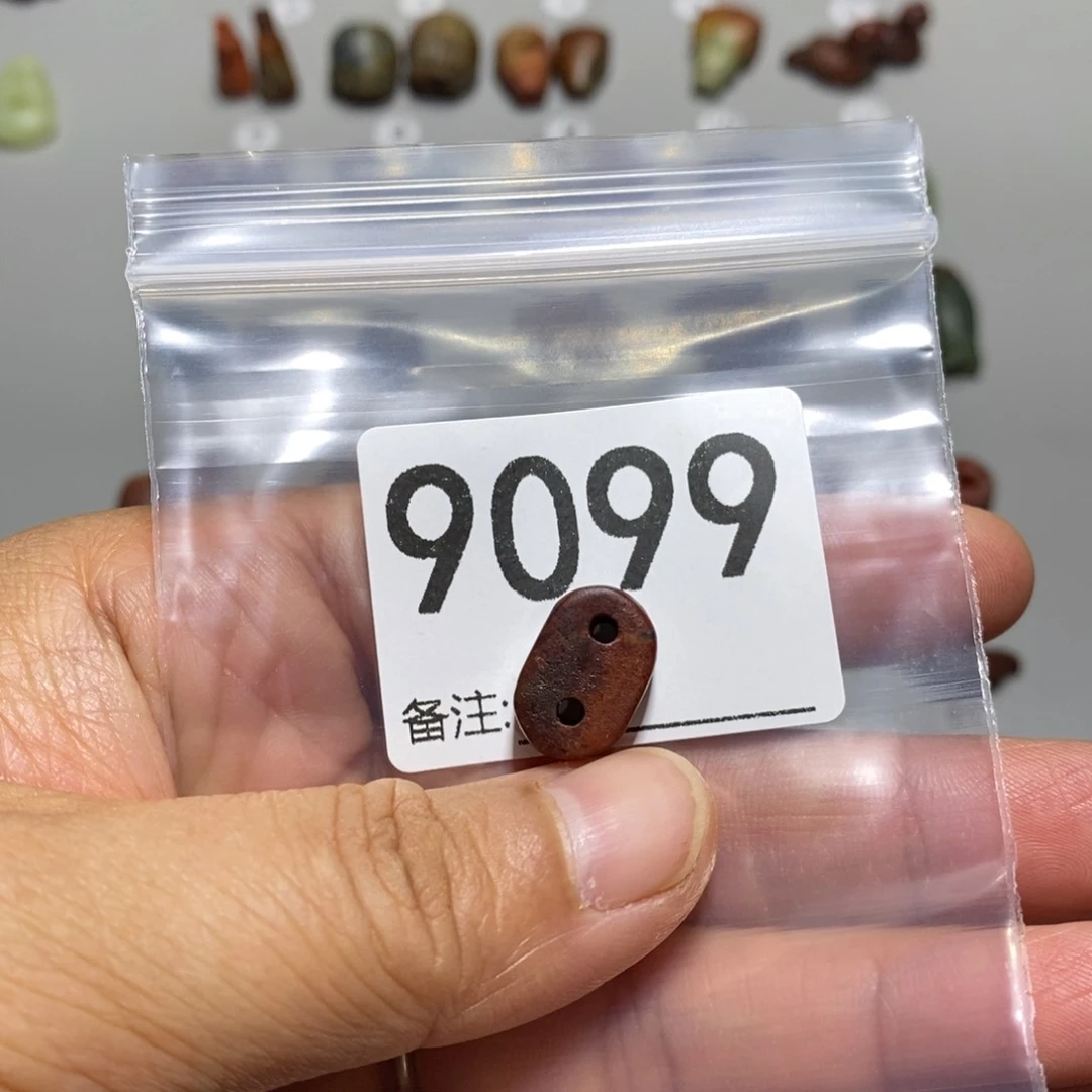 颈饰未镶嵌透闪石质玉凉**