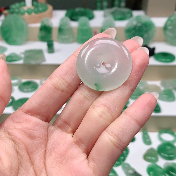 颈饰未镶嵌石英质玉豪*