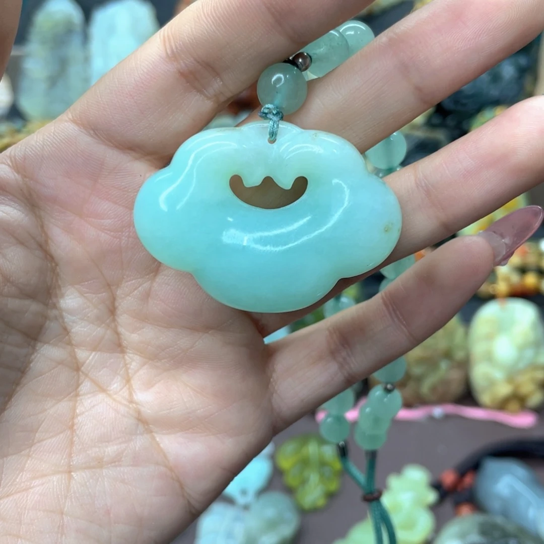 蛇纹石玉颈饰未镶嵌
