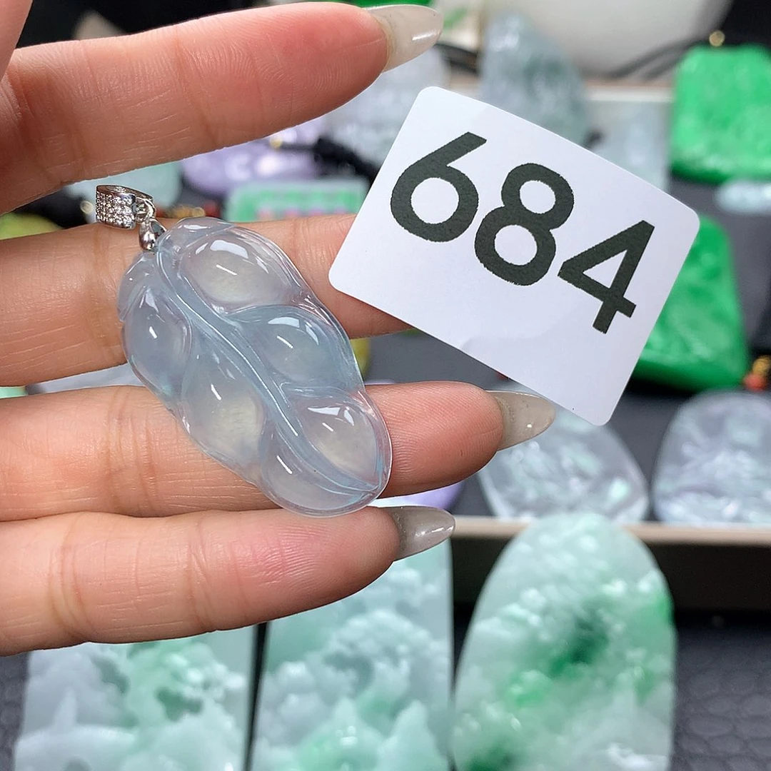 翡翠吊坠(赠链)未镶嵌