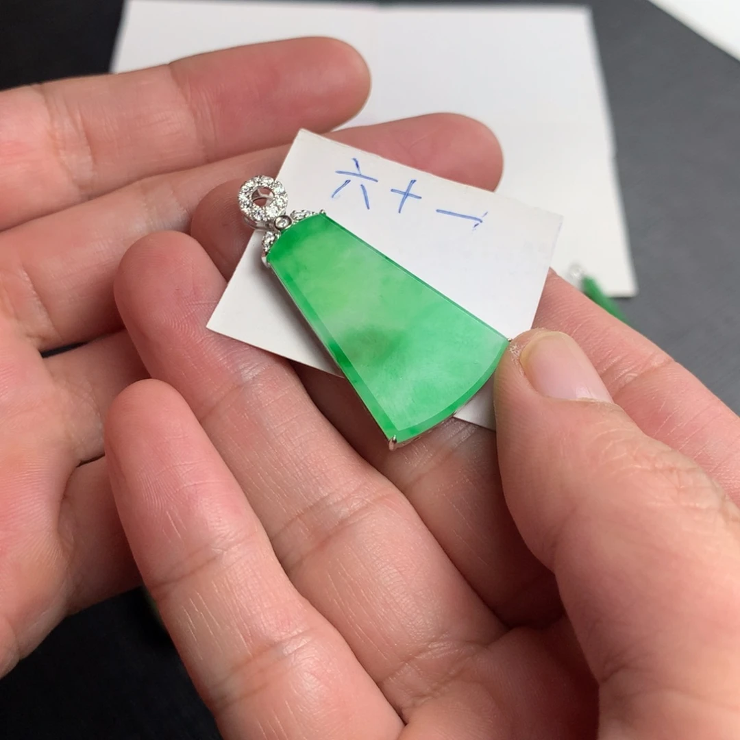 颈饰18K金镶嵌翡翠翡翠